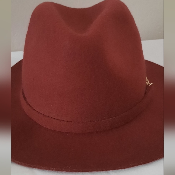 World Market Burgundy Wool Hat Gold Chain Detailing - Picture 3 of 12